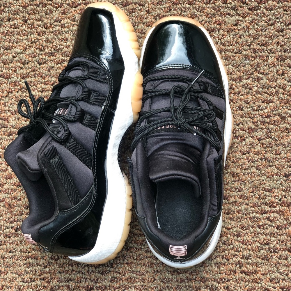 Jordan 11’s GS “Bleached Cloral”// size 8